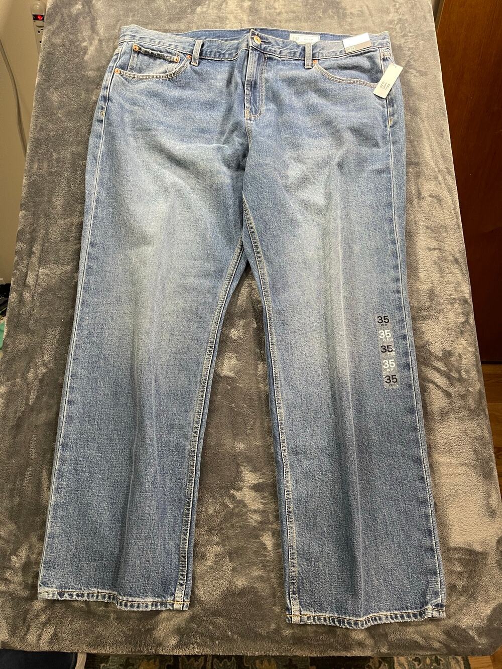 NWT Gap Jeans Womens Size 20 Regular (Tag 35) Medium Wash Distressed Hem